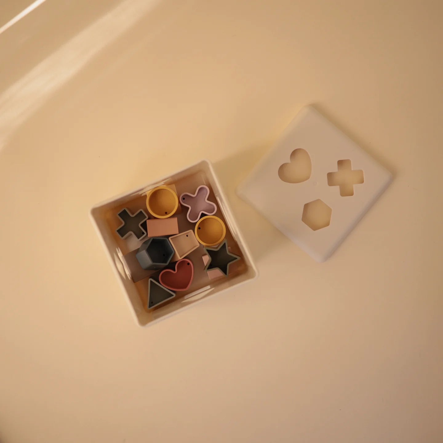 mushie Shape Sorting Box