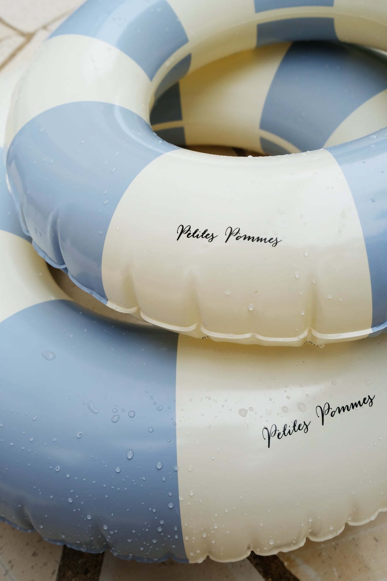 Petites Pommes float
