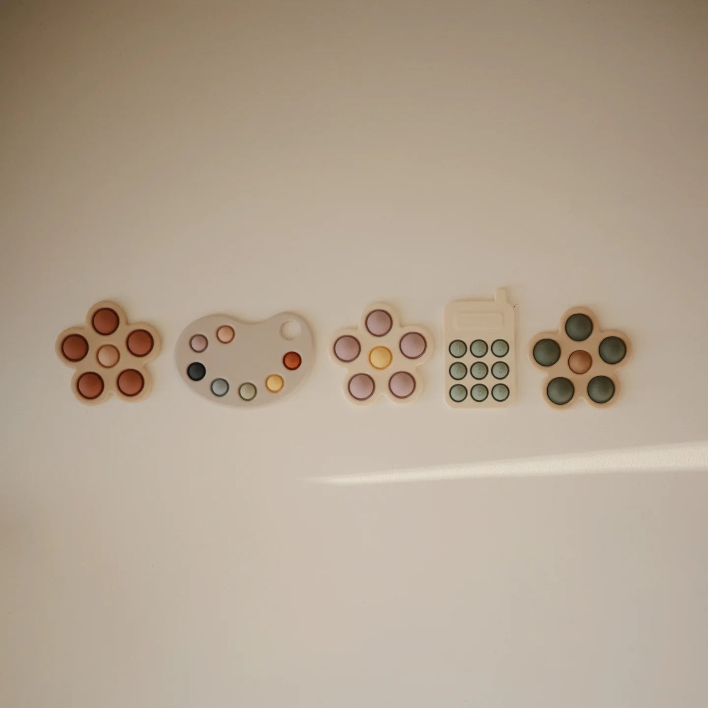 mushie Paint Palette Press Toy